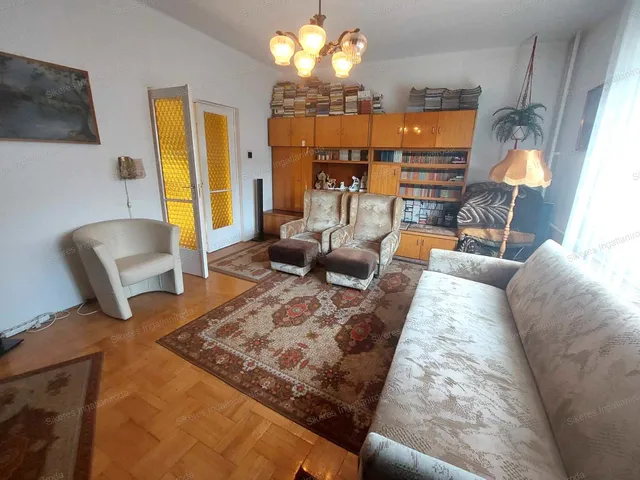 Eladó ház Tatabánya, Bánhida 300 nm