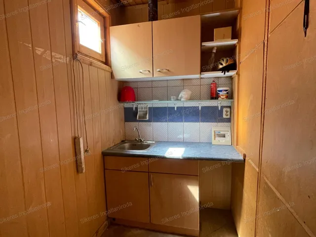 Kiadó kereskedelmi és ipari ingatlan Tatabánya, Kertváros 35 nm