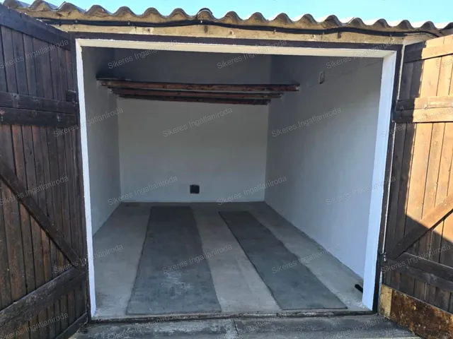 Eladó garázs Oroszlány 21 nm