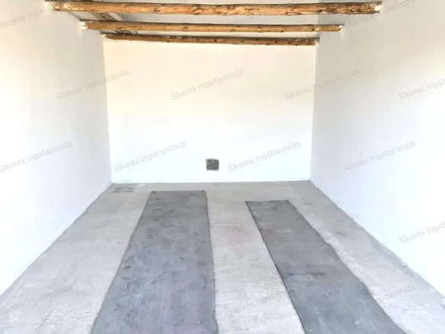 Eladó garázs Oroszlány 21 nm