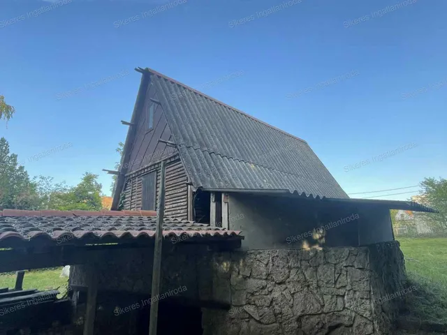 Eladó mezőgazdasági ingatlan Oroszlány 30 nm