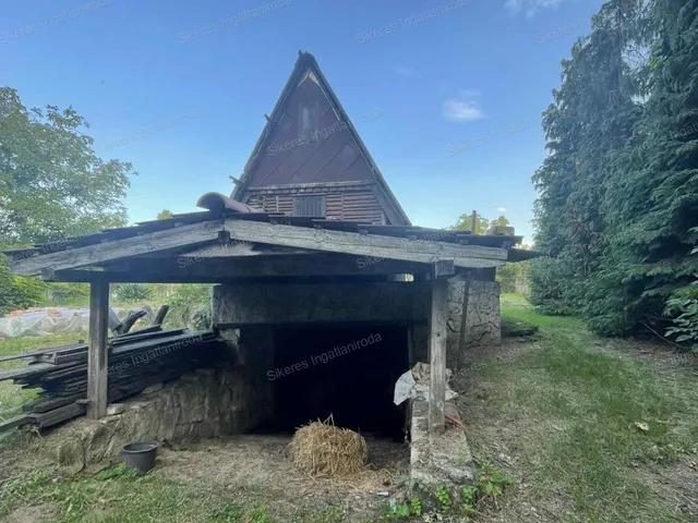 Eladó mezőgazdasági ingatlan Oroszlány 30 nm
