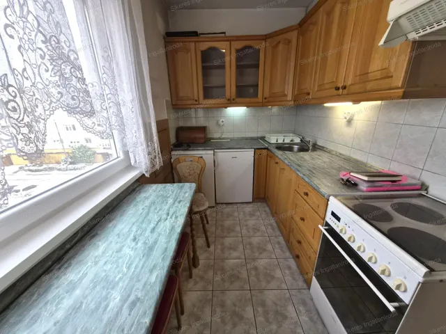 Eladó lakás Tatabánya, Dózsakert 53 nm