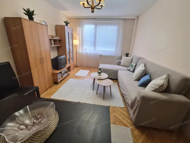 Eladó lakás Tatabánya, Újváros 36 nm