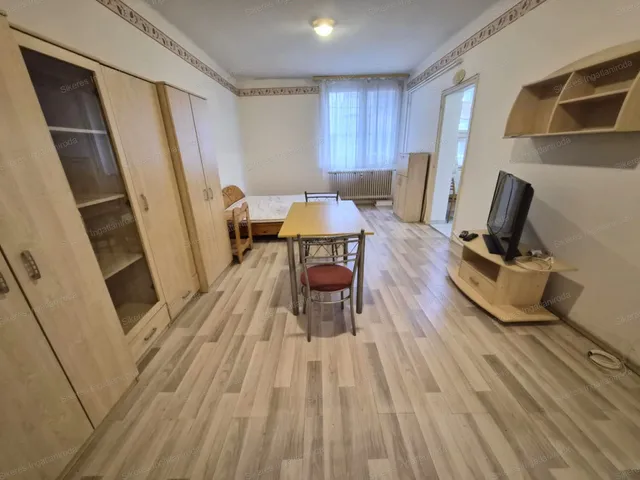 Eladó lakás Tatabánya, Dózsakert 33 nm