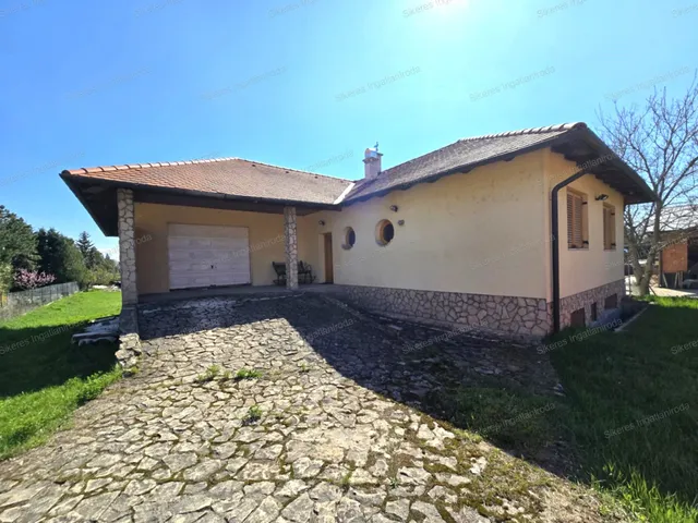 Eladó ház Komárom, Koppánymonostor 280 nm