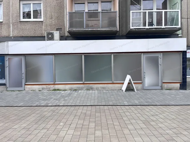 Eladó kereskedelmi és ipari ingatlan Tatabánya, Dózsakert 79 nm