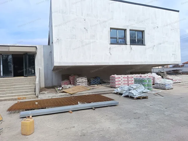 Eladó kereskedelmi és ipari ingatlan Komárom 610 nm