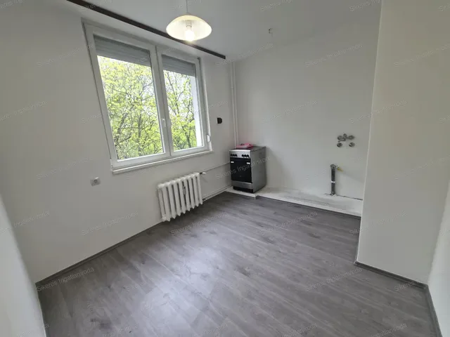 Eladó lakás Tatabánya, Újváros 42 nm