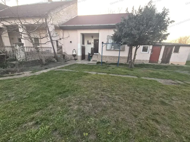 Eladó lakás Komárom 71 nm