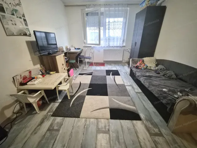 Eladó lakás Tatabánya, Újváros 36 nm