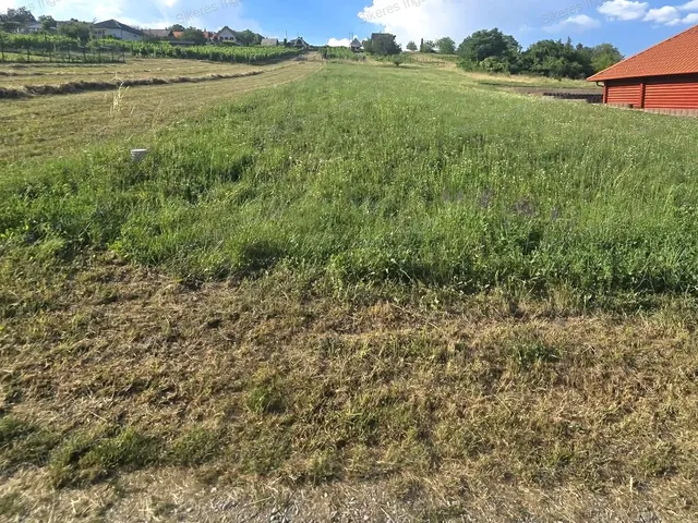 Eladó telek Dunaszentmiklós 1073 nm