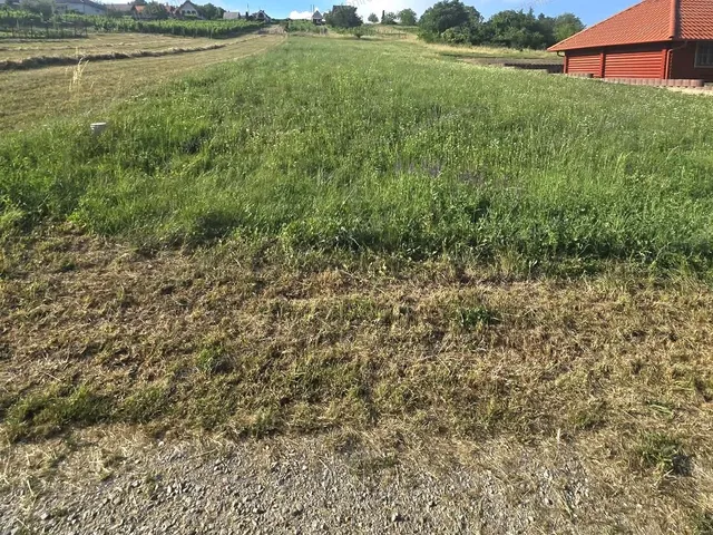 Eladó telek Dunaszentmiklós 1073 nm