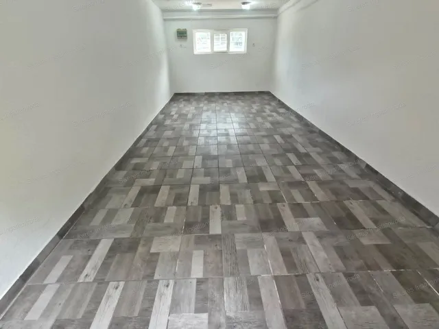 Eladó garázs Komárom 21 nm