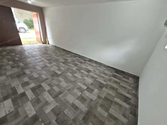Eladó garázs Komárom 21 nm
