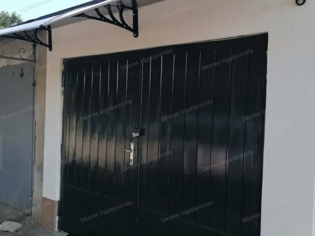Eladó garázs Komárom 21 nm