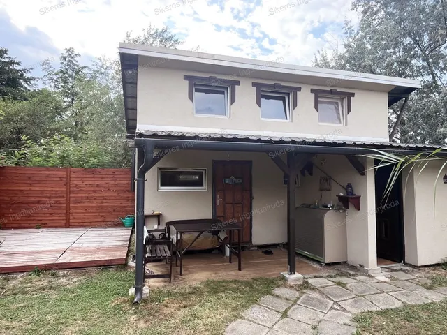 Eladó nyaraló Oroszlány 48 nm