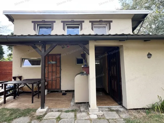 Eladó nyaraló Oroszlány 48 nm