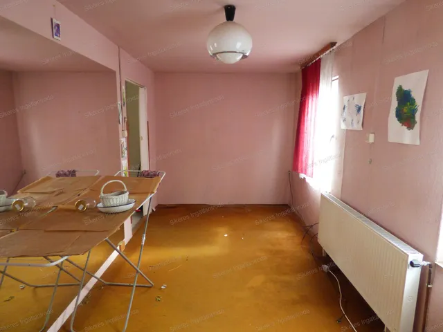 Eladó nyaraló Tatabánya, Turuloldal 92 nm