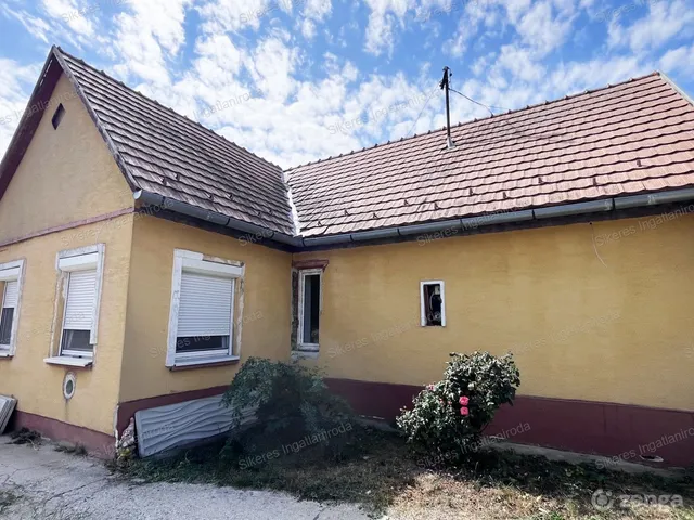 Eladó ház Ács, Pénzásás 78 nm