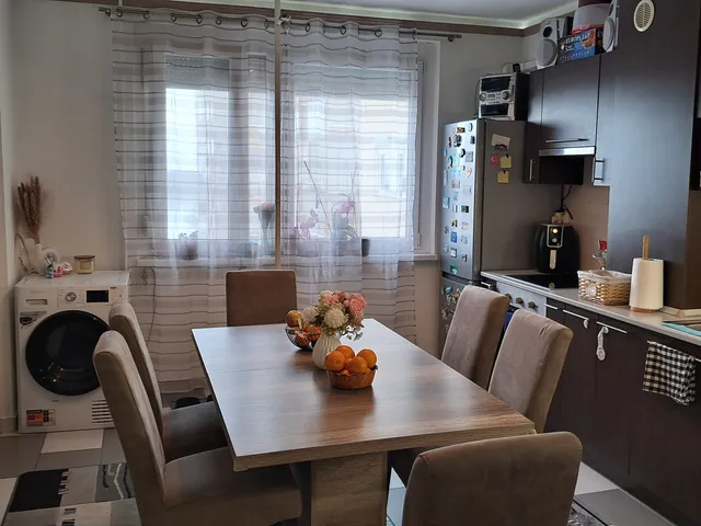 Eladó lakás Szolnok, Széchenyi-lakótelep 68 nm