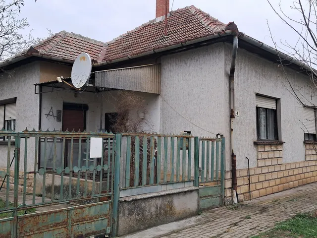 Eladó ház Tiszatenyő 85 nm