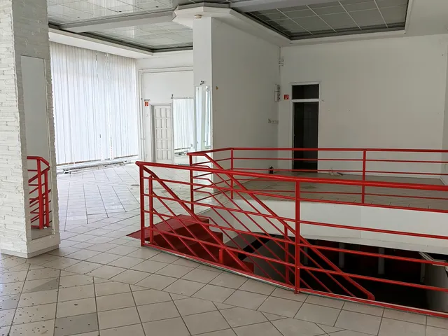 Eladó kereskedelmi és ipari ingatlan Szolnok 1134 nm