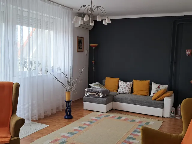 Eladó lakás Szolnok, Belváros 126 nm