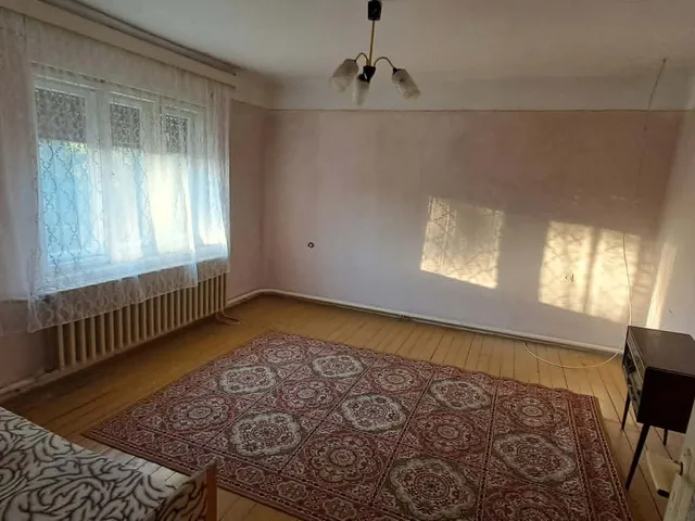 Eladó ház Tiszajenő 73 nm