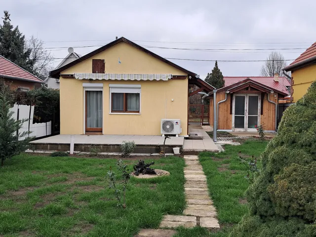 Eladó nyaraló Szolnok, Alcsisziget 32 nm