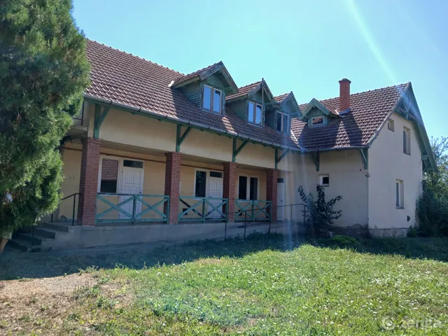 Eladó ház Törökszentmiklós 269 nm