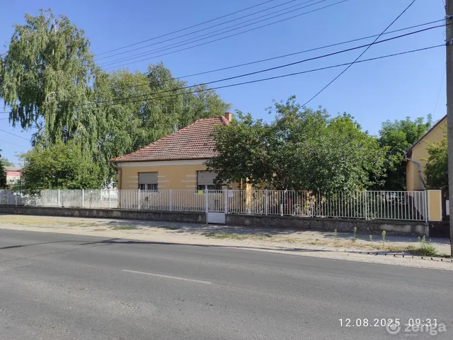 Eladó ház Izsák 750 nm