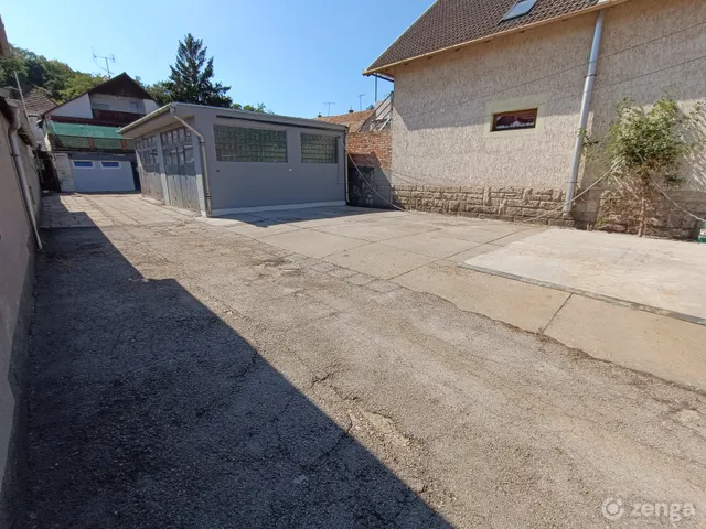 Kiadó kereskedelmi és ipari ingatlan Budakalász, Ófalu 200 nm