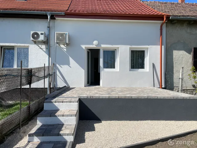 Eladó ház Várpalota, Kálvária, 2 50 nm