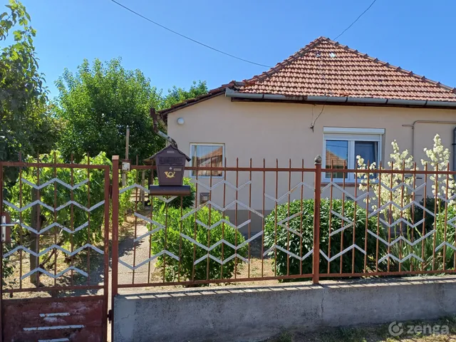 Eladó ház Dánszentmiklós 86 nm