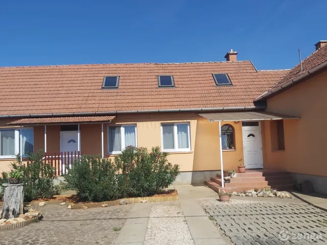 Eladó ház Szolnok, Szandaszőlős, Krúdy Gyula utca  190 nm