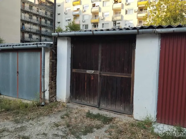 Kiadó garázs Szeged, Belváros 13 nm
