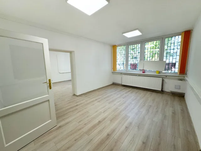 Kiadó kereskedelmi és ipari ingatlan Eger, Hatvanihóstya 104 nm