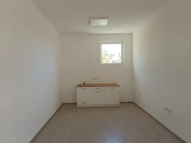 Kiadó kereskedelmi és ipari ingatlan Eger, Károlyváros 56 nm