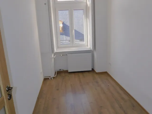 Kiadó kereskedelmi és ipari ingatlan Eger, Belváros 74 nm