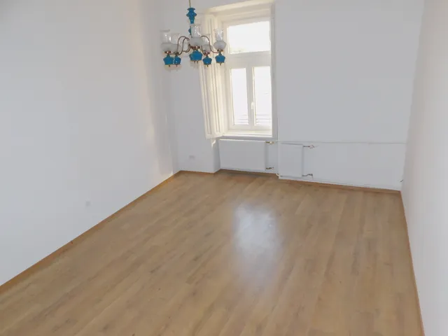 Kiadó kereskedelmi és ipari ingatlan Eger, Belváros 74 nm