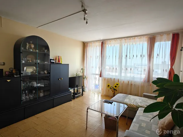 Eladó lakás Paks, Lakótelep 75 nm