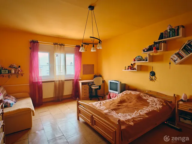 Eladó lakás Paks, Lakótelep 75 nm