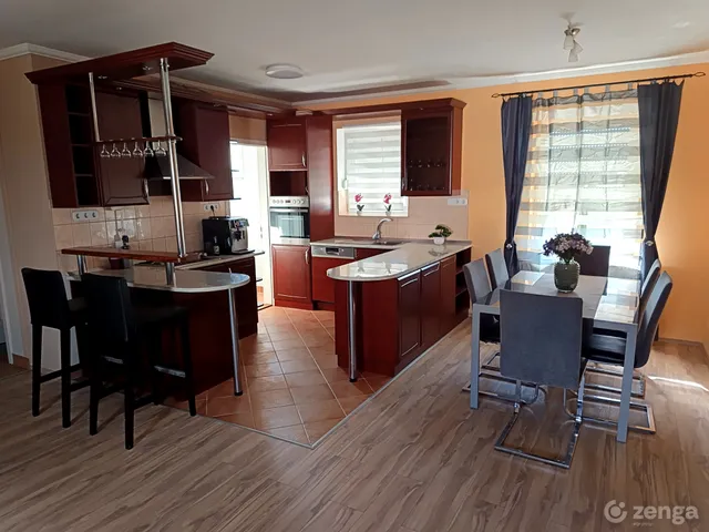 Eladó lakás Zalaegerszeg, Vorhota 93 nm
