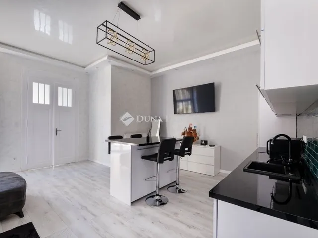 Eladó üdülő és hétvégi ház Budapest VI. kerület 88 nm