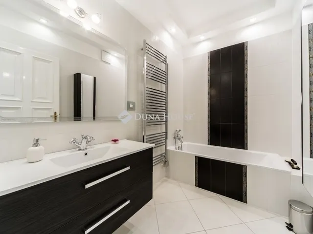 Eladó lakás Budapest VI. kerület 94 nm