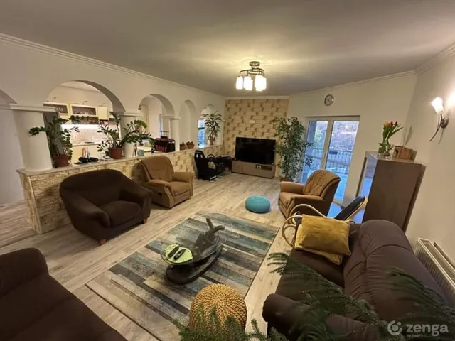 Eladó ház Pécs, Postavölgy 240 nm