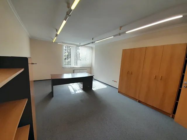 Kiadó kereskedelmi és ipari ingatlan Budapest III. kerület, Árpád fejedelem útja 49. 75 nm