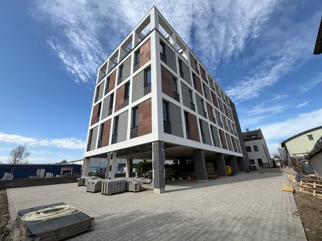 Kiadó kereskedelmi és ipari ingatlan Budaörs, Budaörsi Kamaraerdő 340 nm