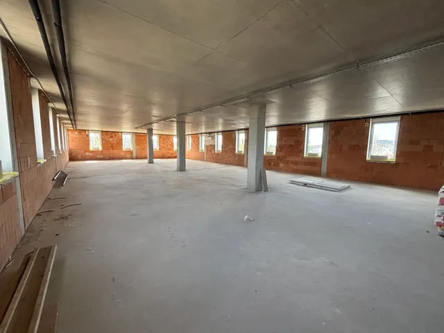 Kiadó kereskedelmi és ipari ingatlan Budaörs, Budaörsi Kamaraerdő 680 nm